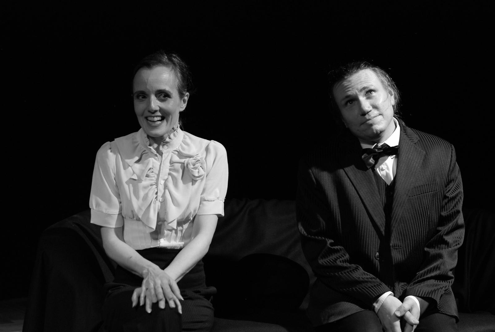 Zdjęcie w galerii na portalu naszraciborz.pl: Piknik teatralny w ogrodzie Strzechy wiadomości z regionu