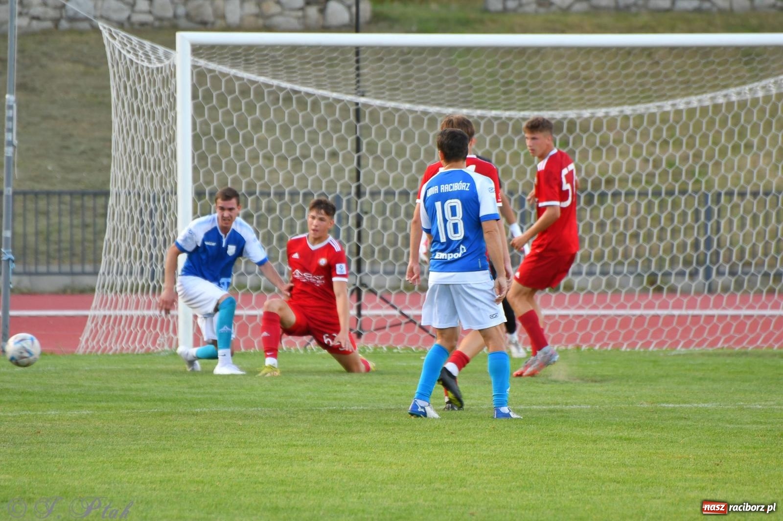 Zdjęcie w galerii na portalu naszraciborz.pl: Piłkarze FC Wrocław Academy napsuli krwi Unitom [FOTO] wiadomości z regionu