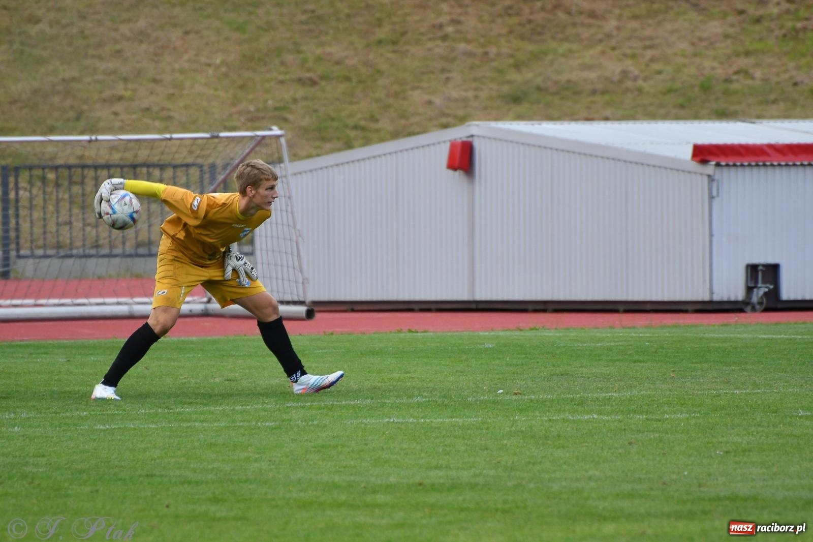 Zdjęcie w galerii na portalu naszraciborz.pl: Piłkarze FC Wrocław Academy napsuli krwi Unitom [FOTO] wiadomości z regionu