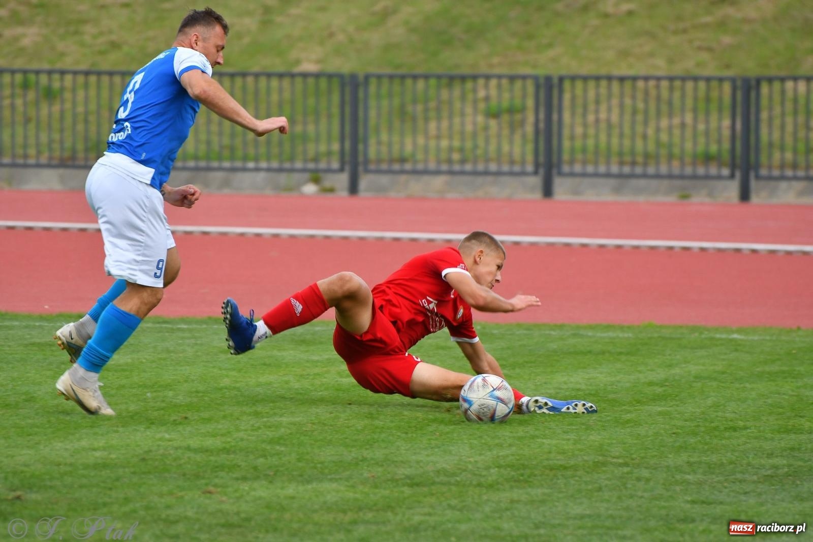 Zdjęcie w galerii na portalu naszraciborz.pl: Piłkarze FC Wrocław Academy napsuli krwi Unitom [FOTO] wiadomości z regionu