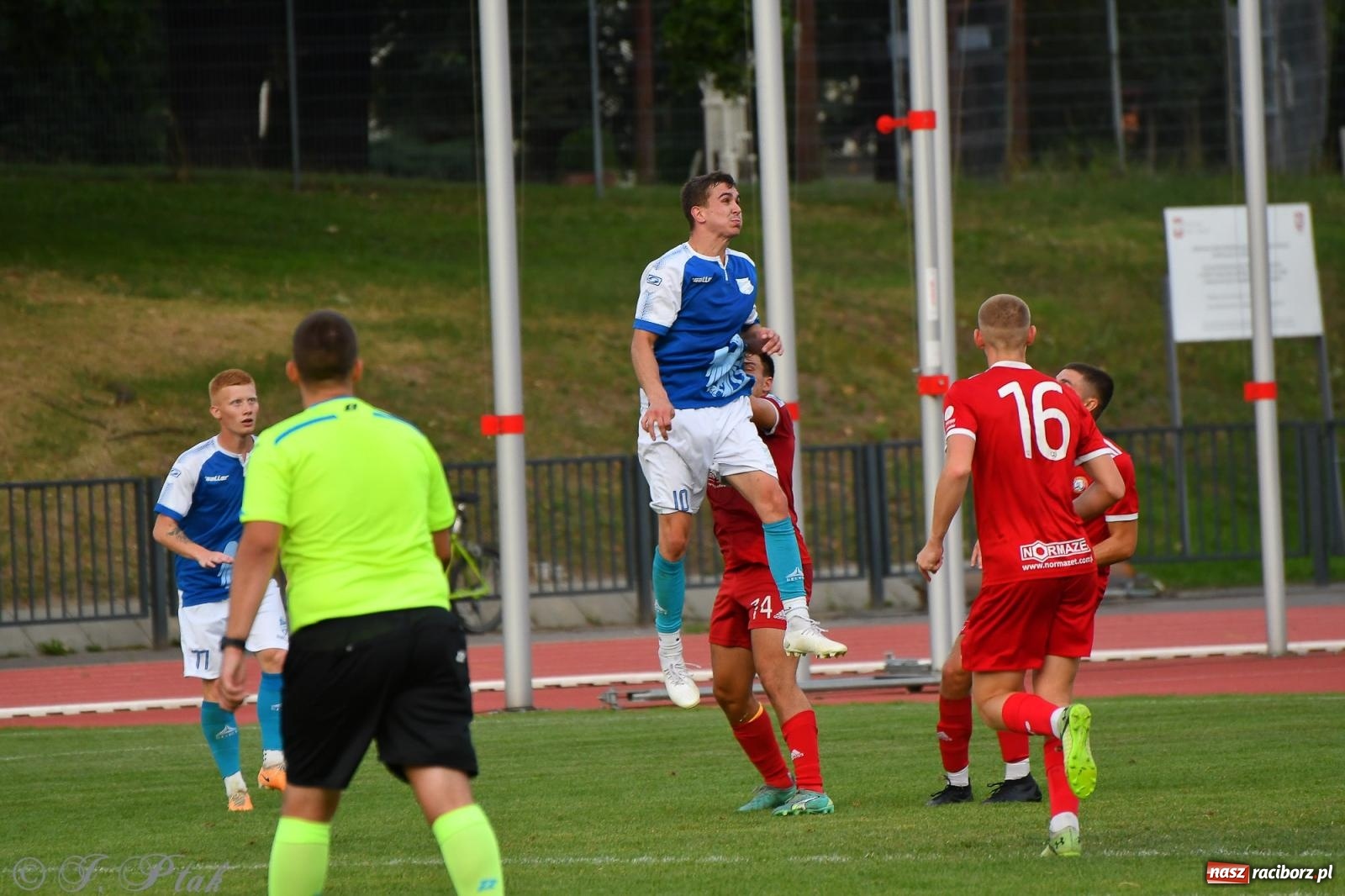 Zdjęcie w galerii na portalu naszraciborz.pl: Piłkarze FC Wrocław Academy napsuli krwi Unitom [FOTO] wiadomości z regionu