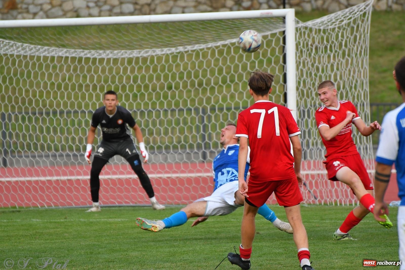 Zdjęcie w galerii na portalu naszraciborz.pl: Piłkarze FC Wrocław Academy napsuli krwi Unitom [FOTO] wiadomości z regionu