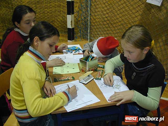 Zdjęcie w galerii na portalu naszraciborz.pl: Rodzinny festyn mikołajkowy w Kuźni wiadomości z regionu