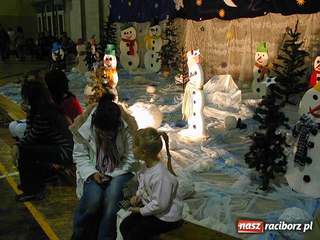 Zdjęcie w galerii na portalu naszraciborz.pl: Rodzinny festyn mikołajkowy w Kuźni wiadomości z regionu