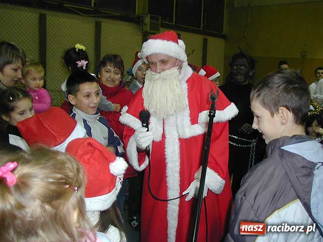 Zdjęcie w galerii na portalu naszraciborz.pl: Rodzinny festyn mikołajkowy w Kuźni wiadomości z regionu