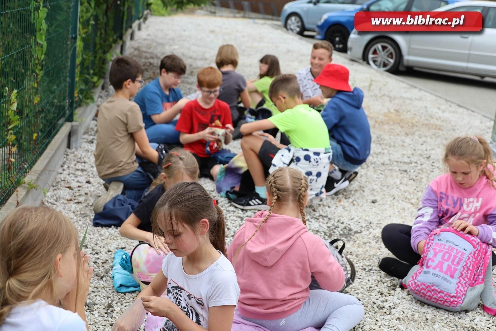 Zdjęcie w galerii na portalu naszraciborz.pl: Mali raciborzanie zawitali do Apilandii wiadomości z regionu