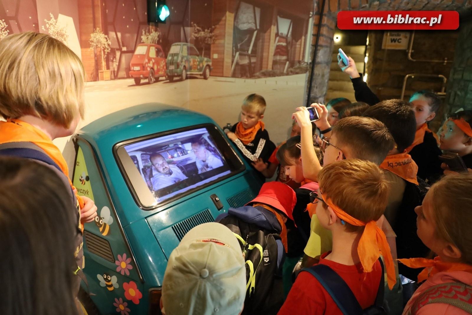 Zdjęcie w galerii na portalu naszraciborz.pl: Mali raciborzanie zawitali do Apilandii wiadomości z regionu