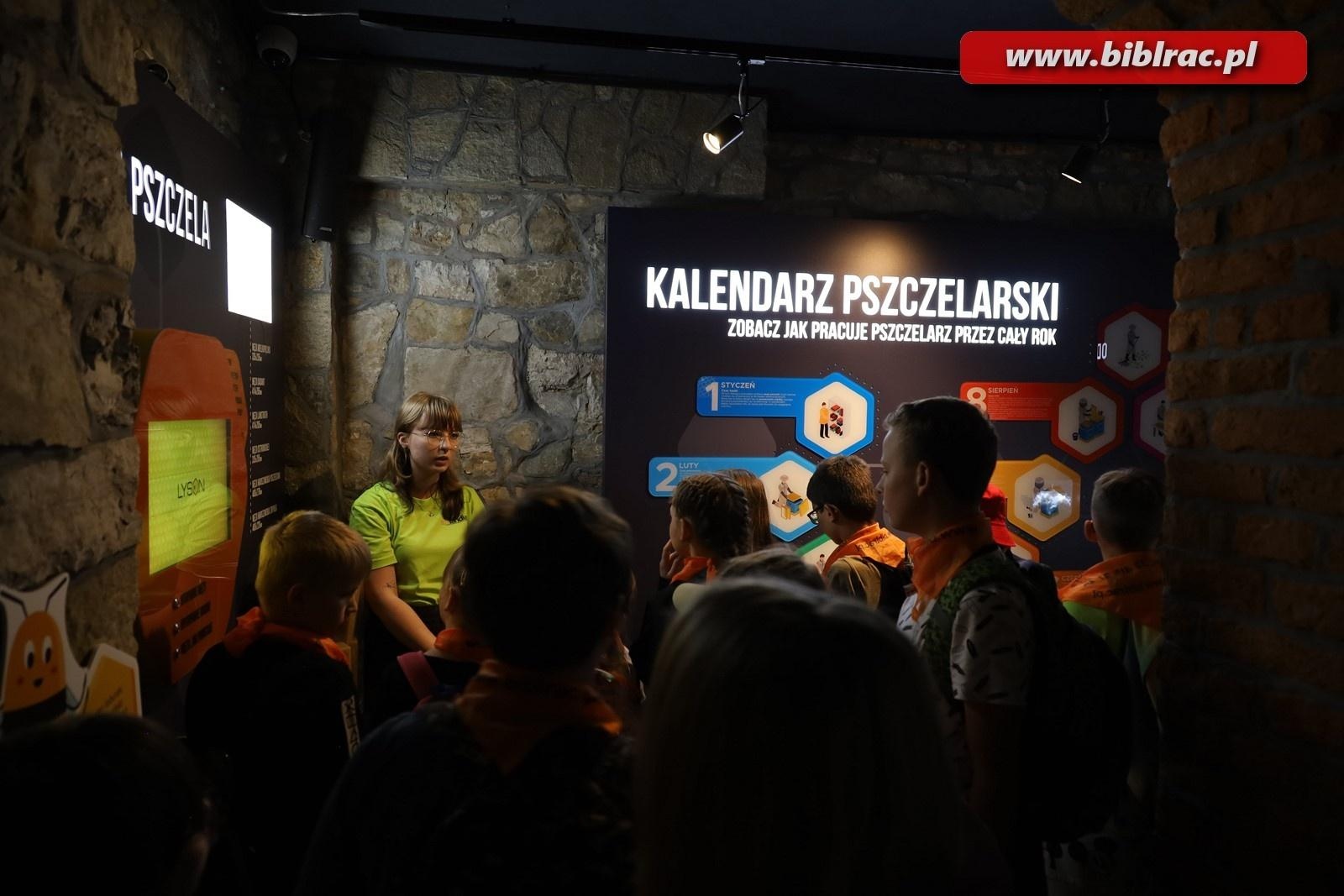 Zdjęcie w galerii na portalu naszraciborz.pl: Mali raciborzanie zawitali do Apilandii wiadomości z regionu