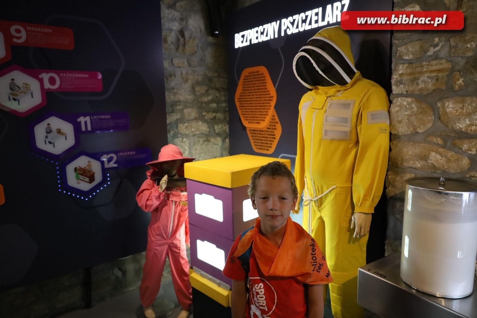 Zdjęcie w galerii na portalu naszraciborz.pl: Mali raciborzanie zawitali do Apilandii wiadomości z regionu