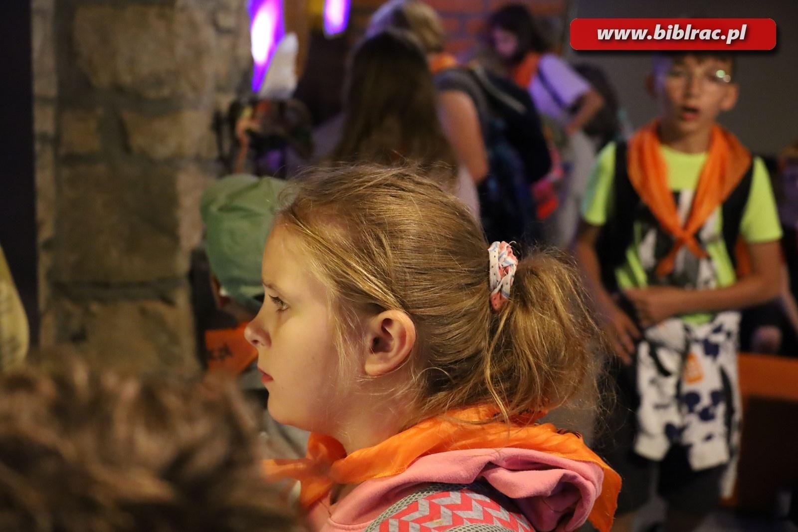 Zdjęcie w galerii na portalu naszraciborz.pl: Mali raciborzanie zawitali do Apilandii wiadomości z regionu