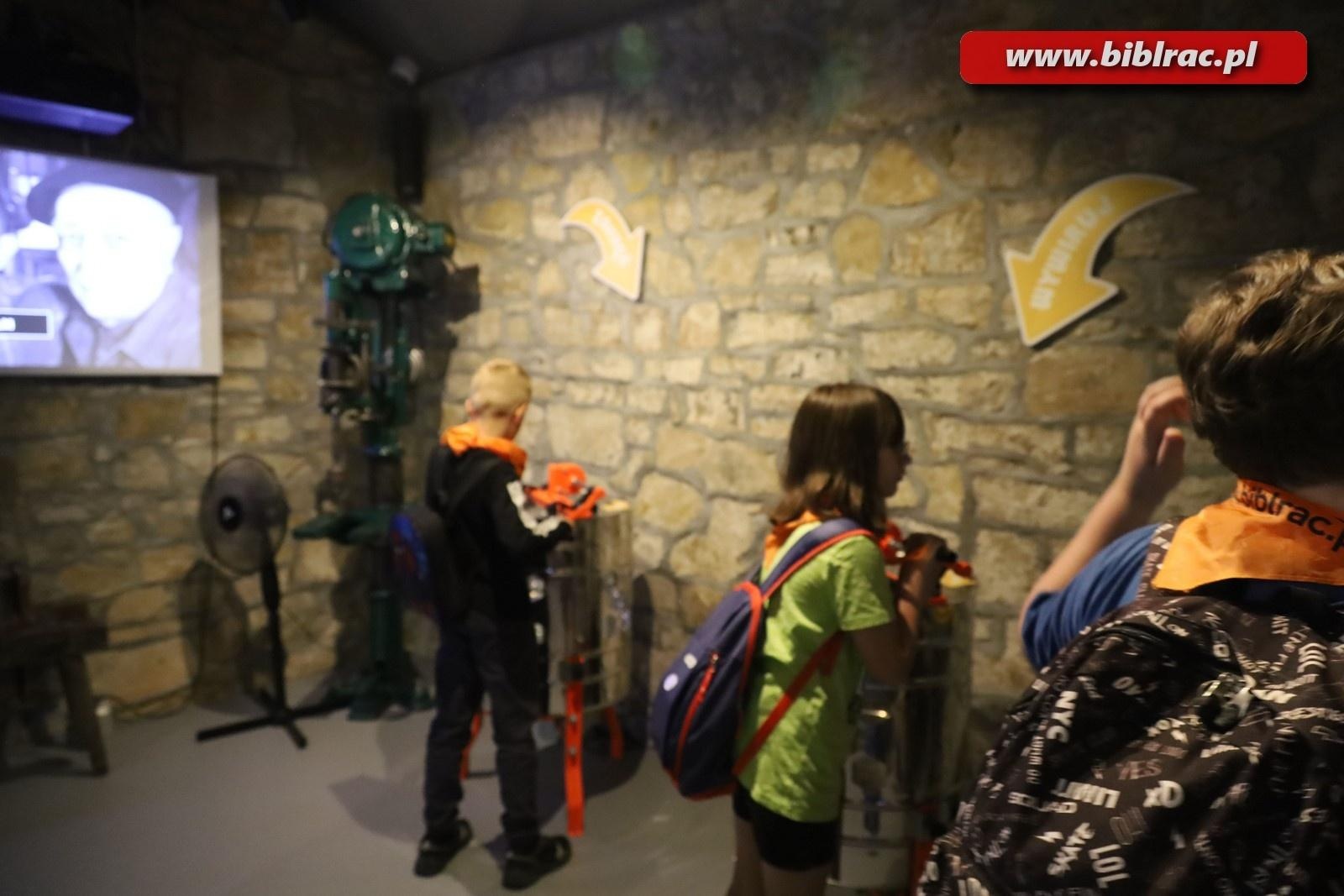 Zdjęcie w galerii na portalu naszraciborz.pl: Mali raciborzanie zawitali do Apilandii wiadomości z regionu