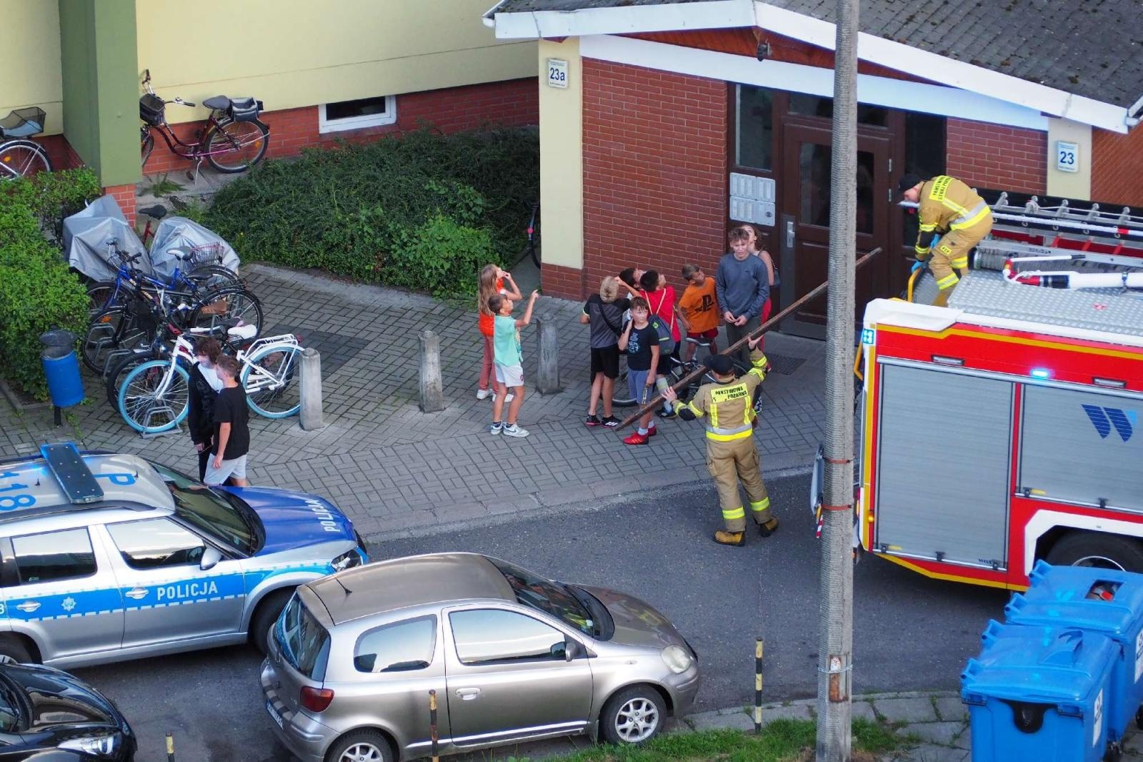 Zdjęcie w galerii na portalu naszraciborz.pl: Akcja policjantów i strażaków na Katowickiej wiadomości z regionu