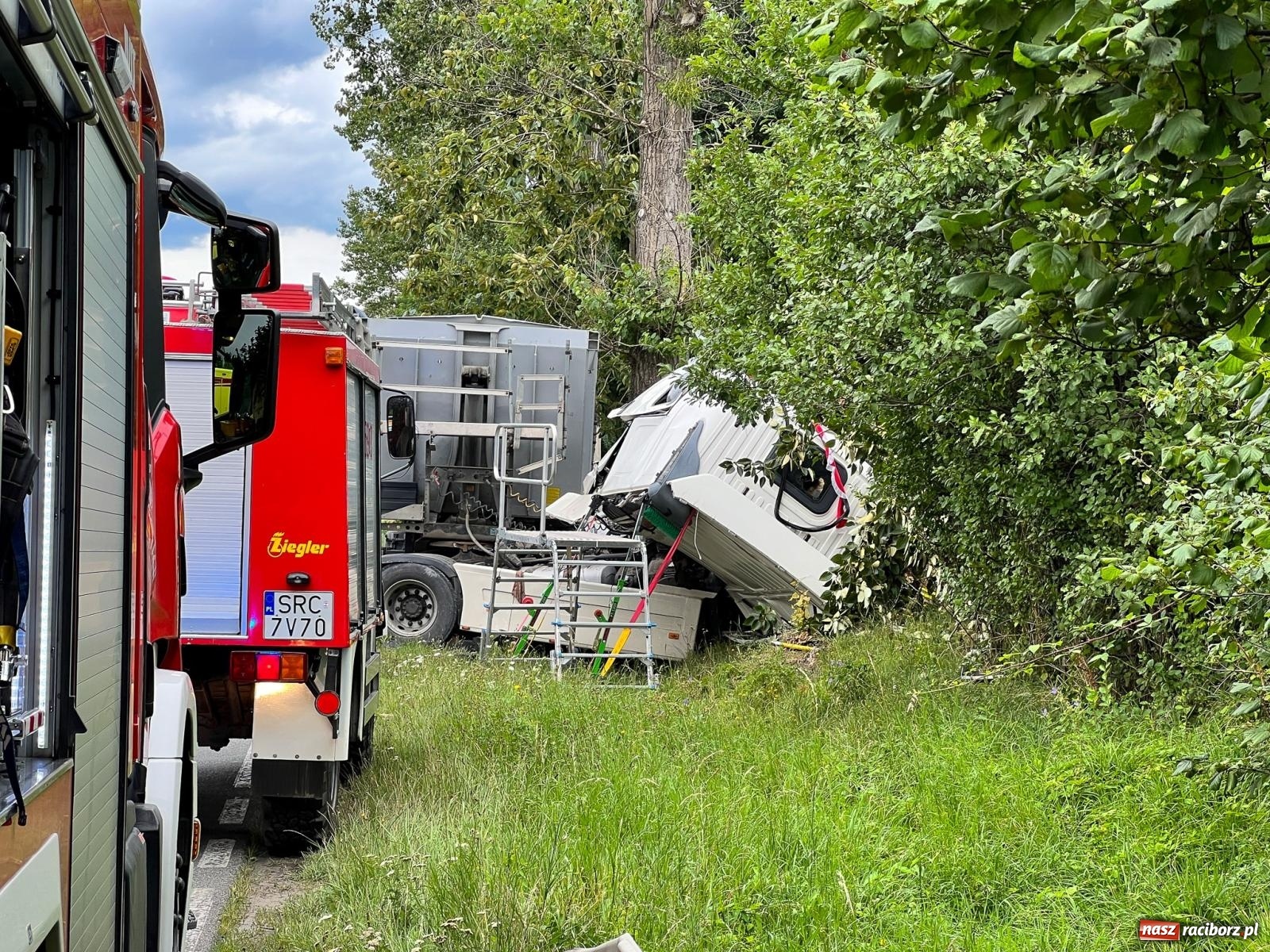 Zdjęcie w galerii na portalu naszraciborz.pl: Wypadek na DW 919 odcinek Racibórz-Babice [FOTO] wiadomości z regionu