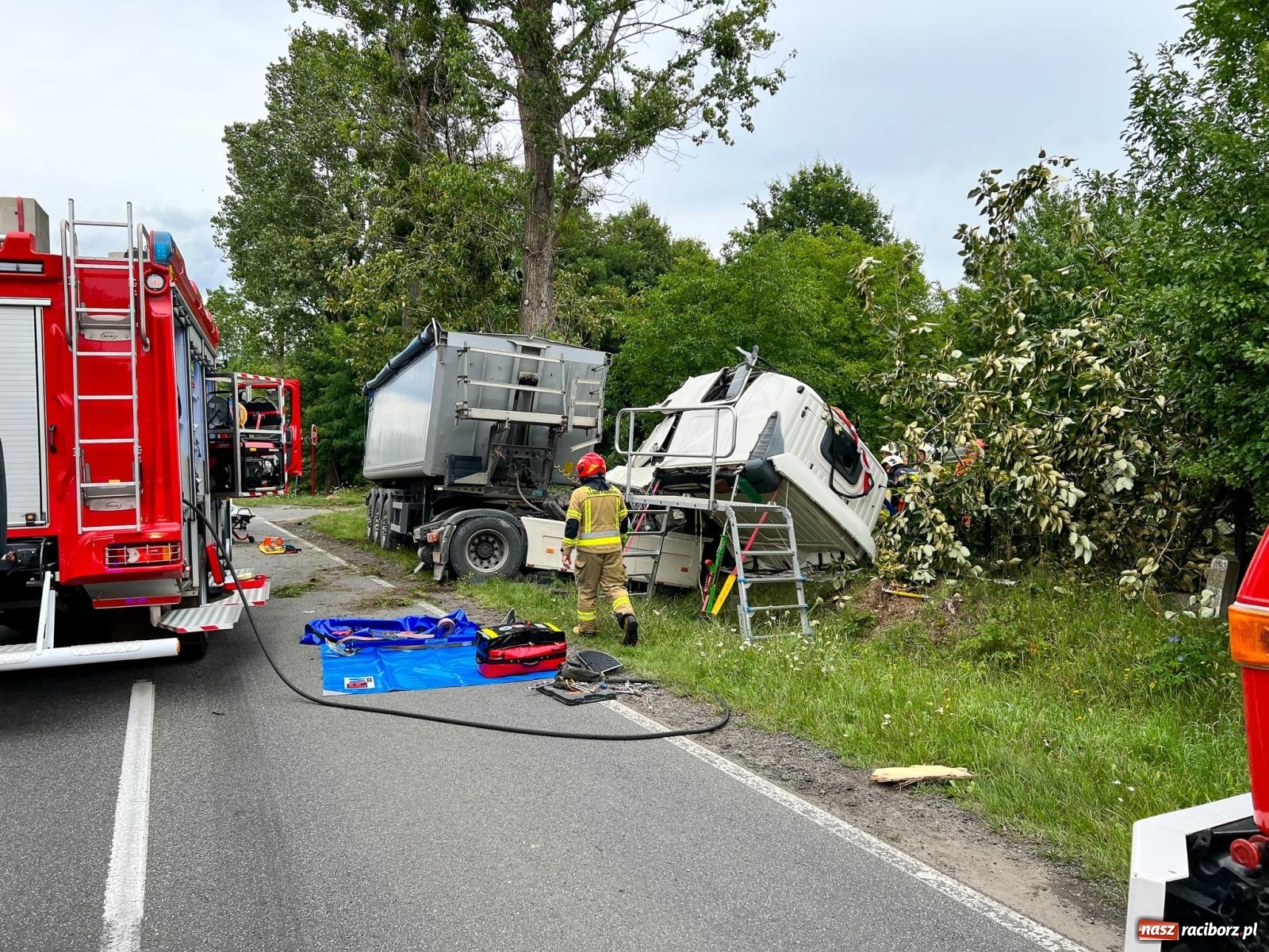 Zdjęcie w galerii na portalu naszraciborz.pl: Wypadek na DW 919 odcinek Racibórz-Babice [FOTO] wiadomości z regionu
