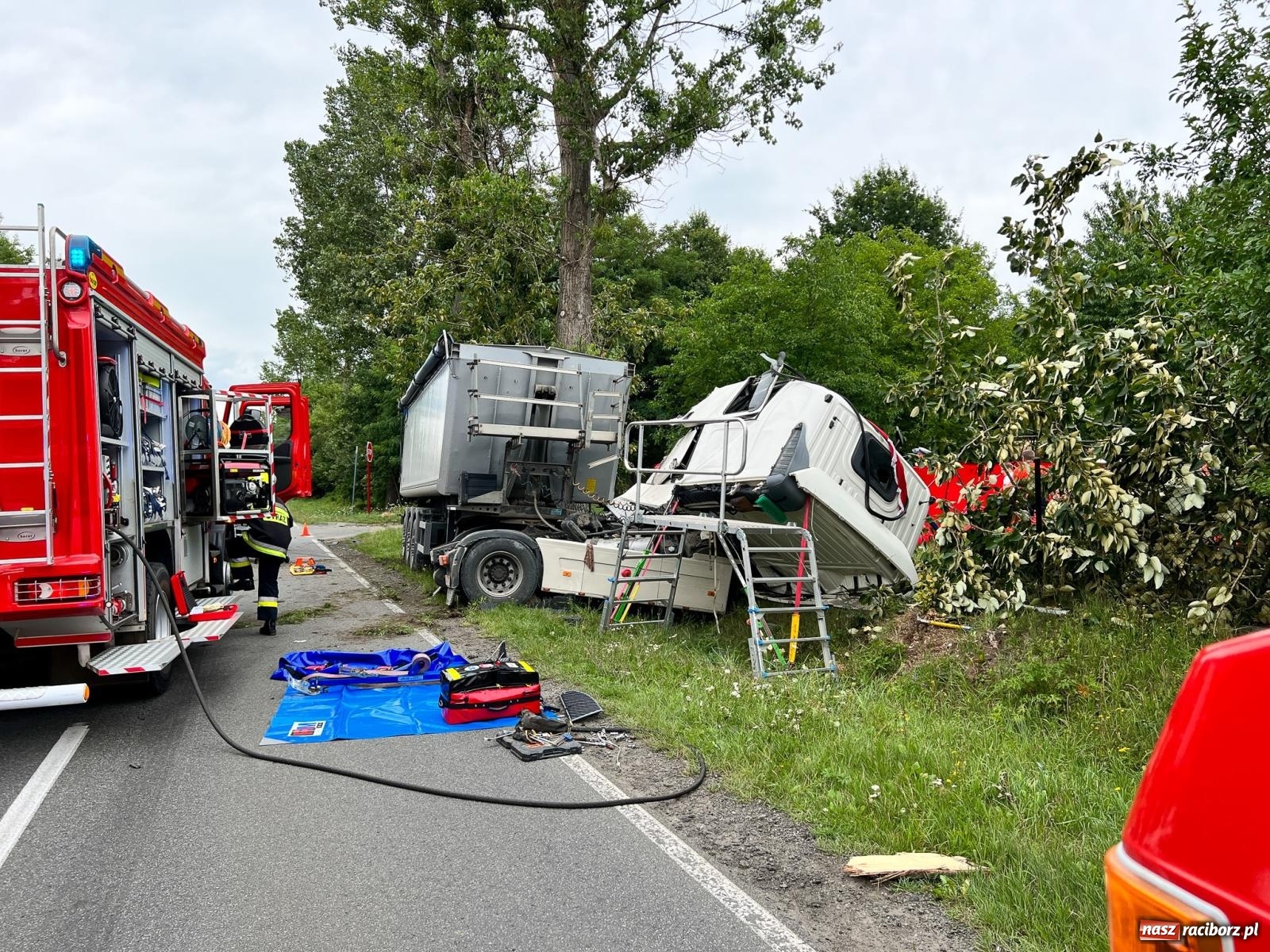 Zdjęcie w galerii na portalu naszraciborz.pl: Wypadek na DW 919 odcinek Racibórz-Babice [FOTO] wiadomości z regionu