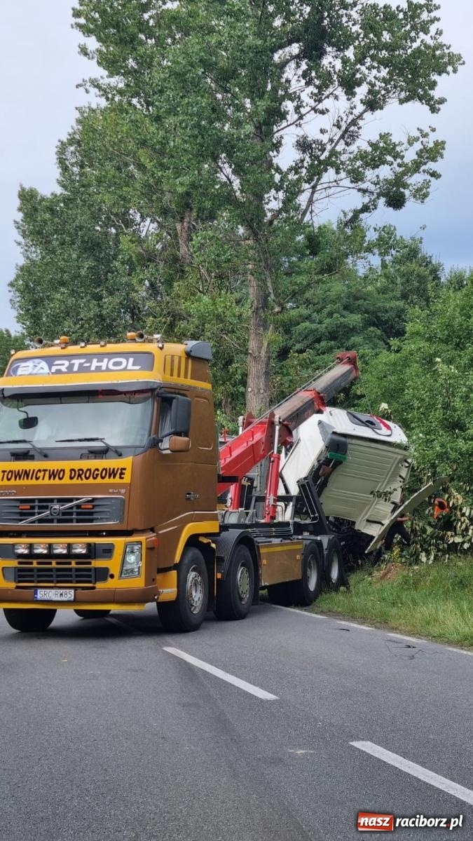 Zdjęcie w galerii na portalu naszraciborz.pl: Wypadek na DW 919 odcinek Racibórz-Babice [FOTO] wiadomości z regionu