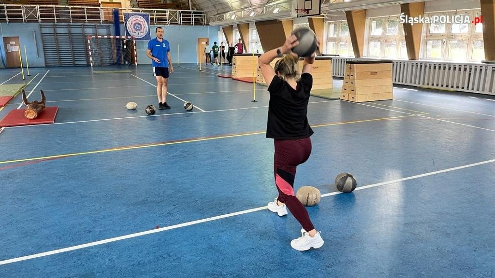 Zdjęcie w galerii na portalu naszraciborz.pl: Jak wygląda policyjny test sprawnościowy. Można to sprawdzić wiadomości z regionu