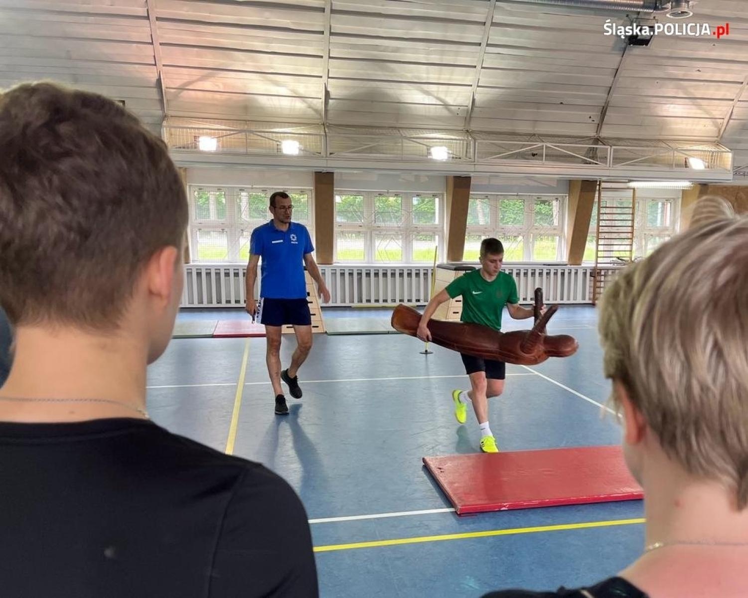 Zdjęcie w galerii na portalu naszraciborz.pl: Jak wygląda policyjny test sprawnościowy. Można to sprawdzić wiadomości z regionu