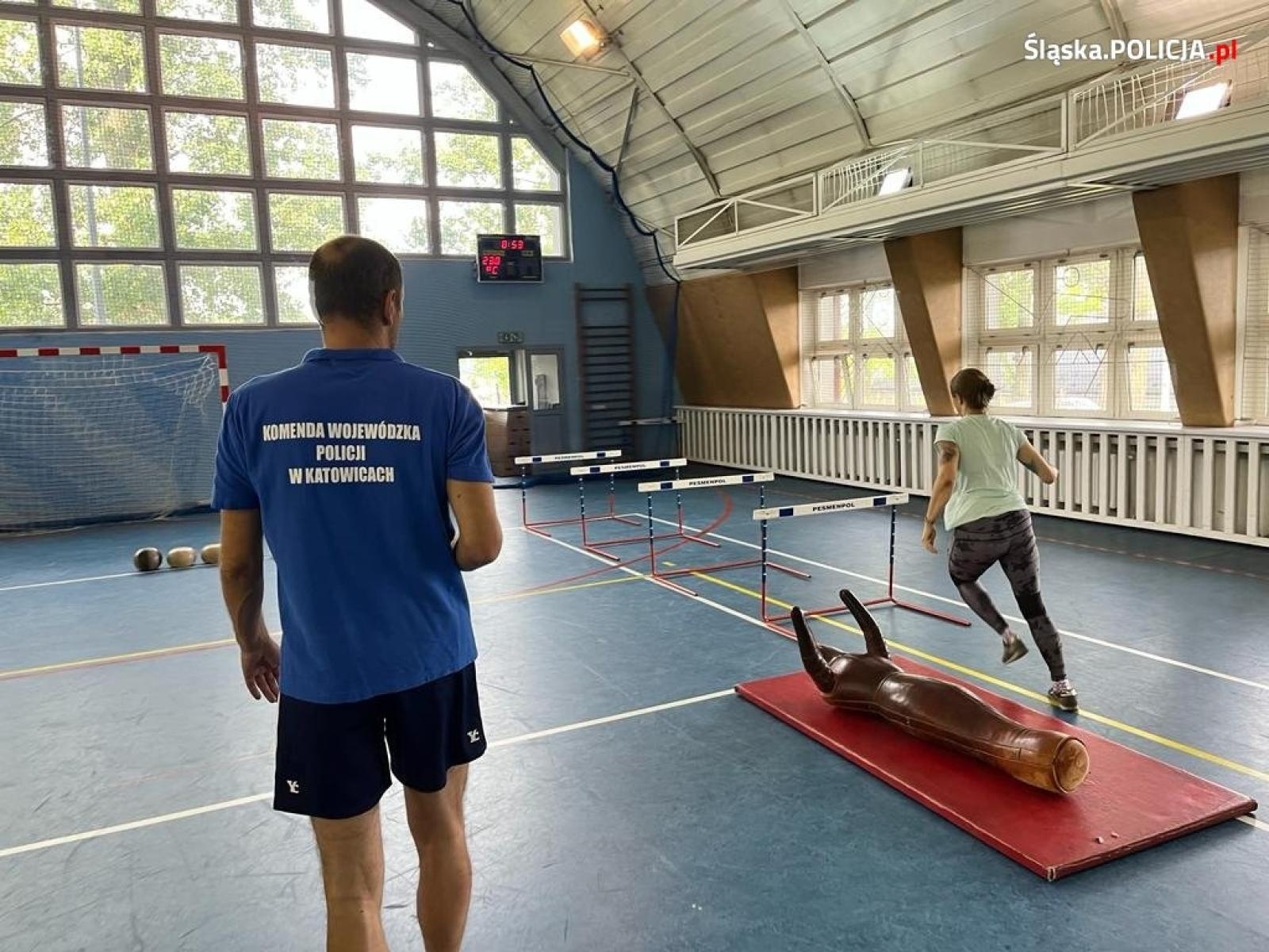 Zdjęcie w galerii na portalu naszraciborz.pl: Jak wygląda policyjny test sprawnościowy. Można to sprawdzić wiadomości z regionu
