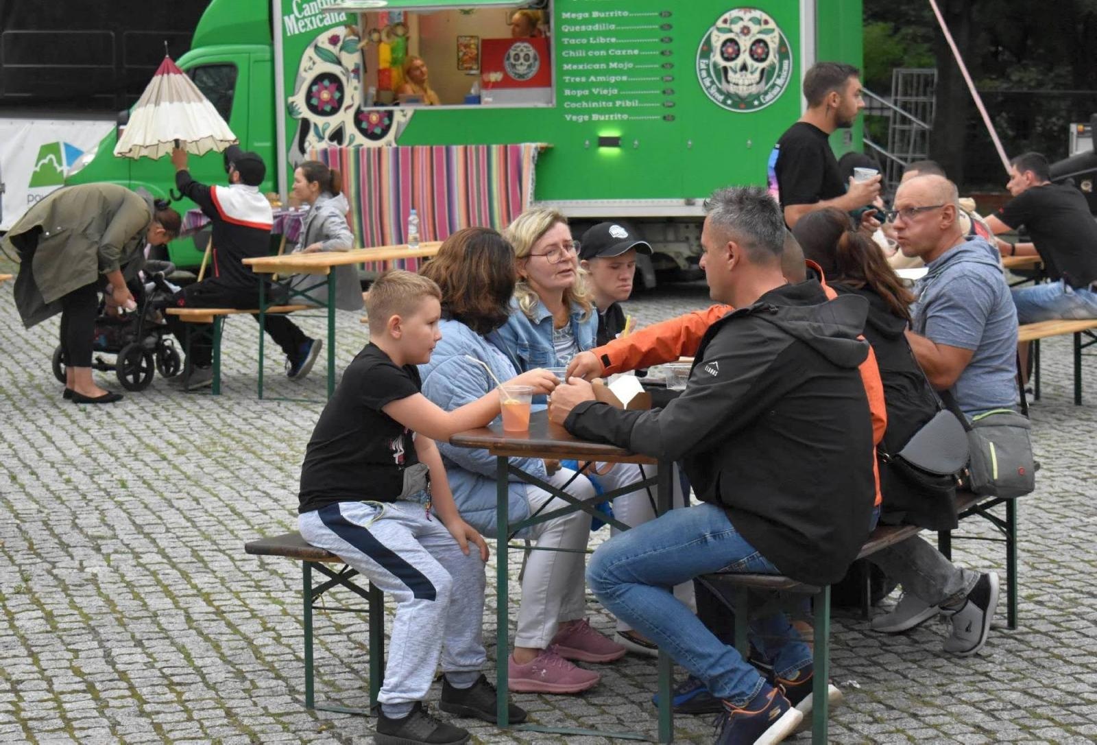 Zdjęcie w galerii na portalu naszraciborz.pl: Na Zamku Piastowskim trwa dwudniowy piknik kulinarny wiadomości z regionu