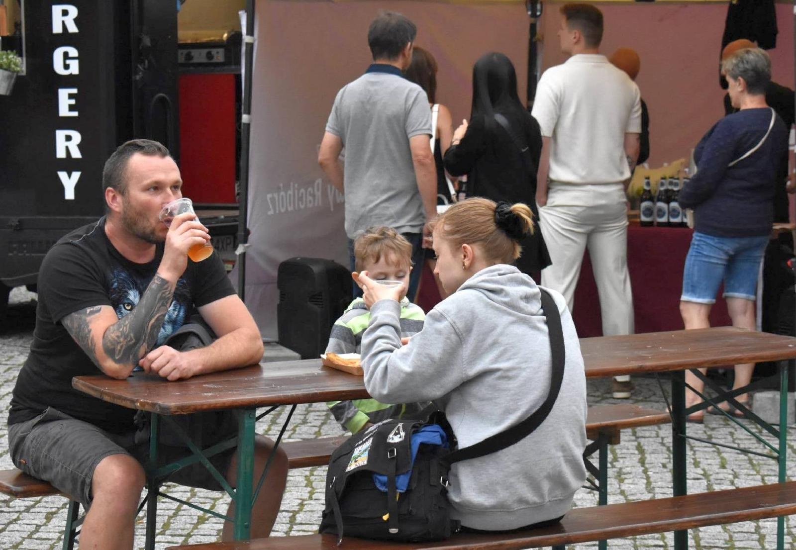 Zdjęcie w galerii na portalu naszraciborz.pl: Na Zamku Piastowskim trwa dwudniowy piknik kulinarny wiadomości z regionu