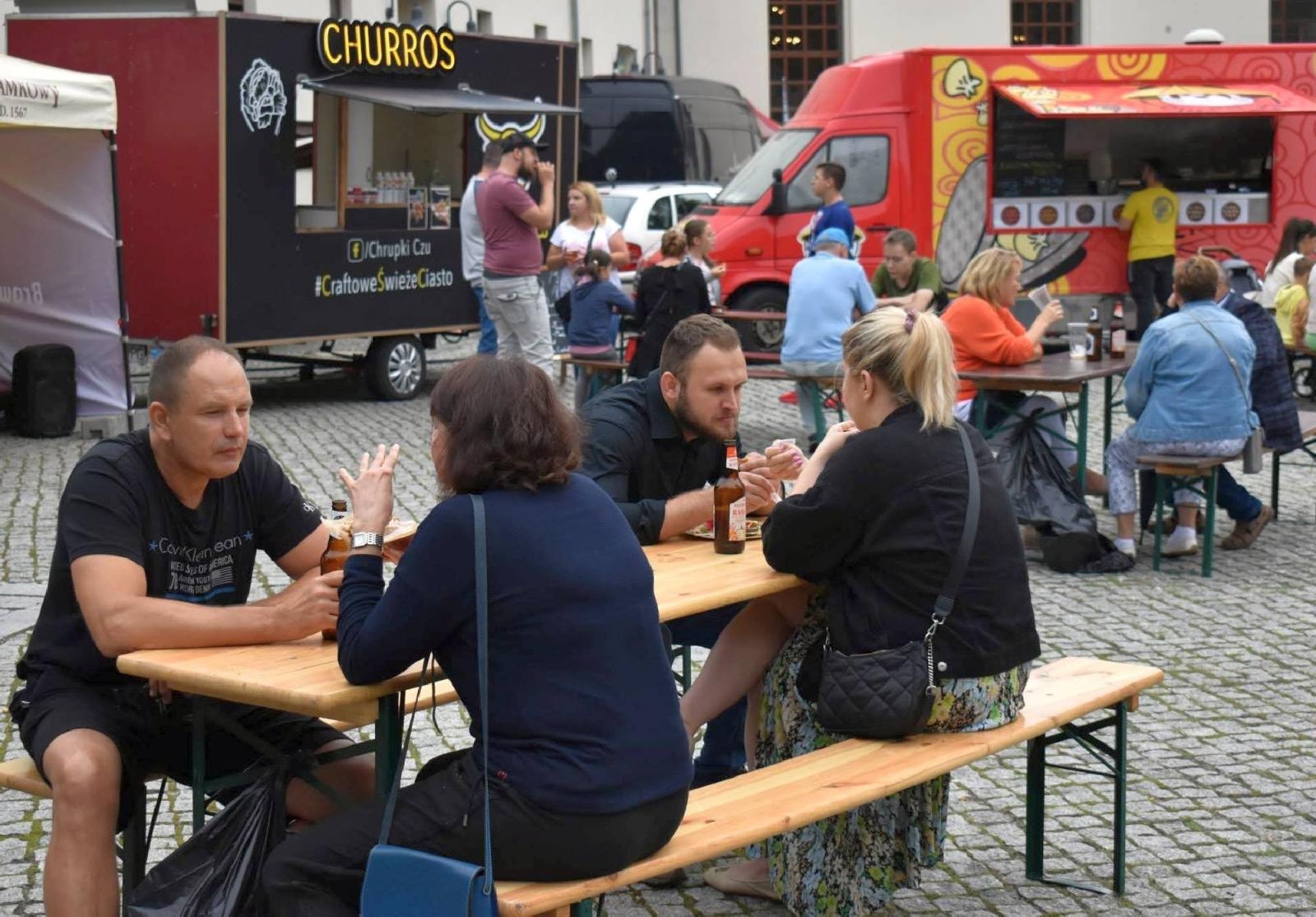 Zdjęcie w galerii na portalu naszraciborz.pl: Na Zamku Piastowskim trwa dwudniowy piknik kulinarny wiadomości z regionu