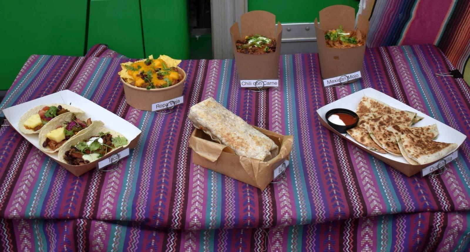 Zdjęcie w galerii na portalu naszraciborz.pl: Na Zamku Piastowskim trwa dwudniowy piknik kulinarny wiadomości z regionu