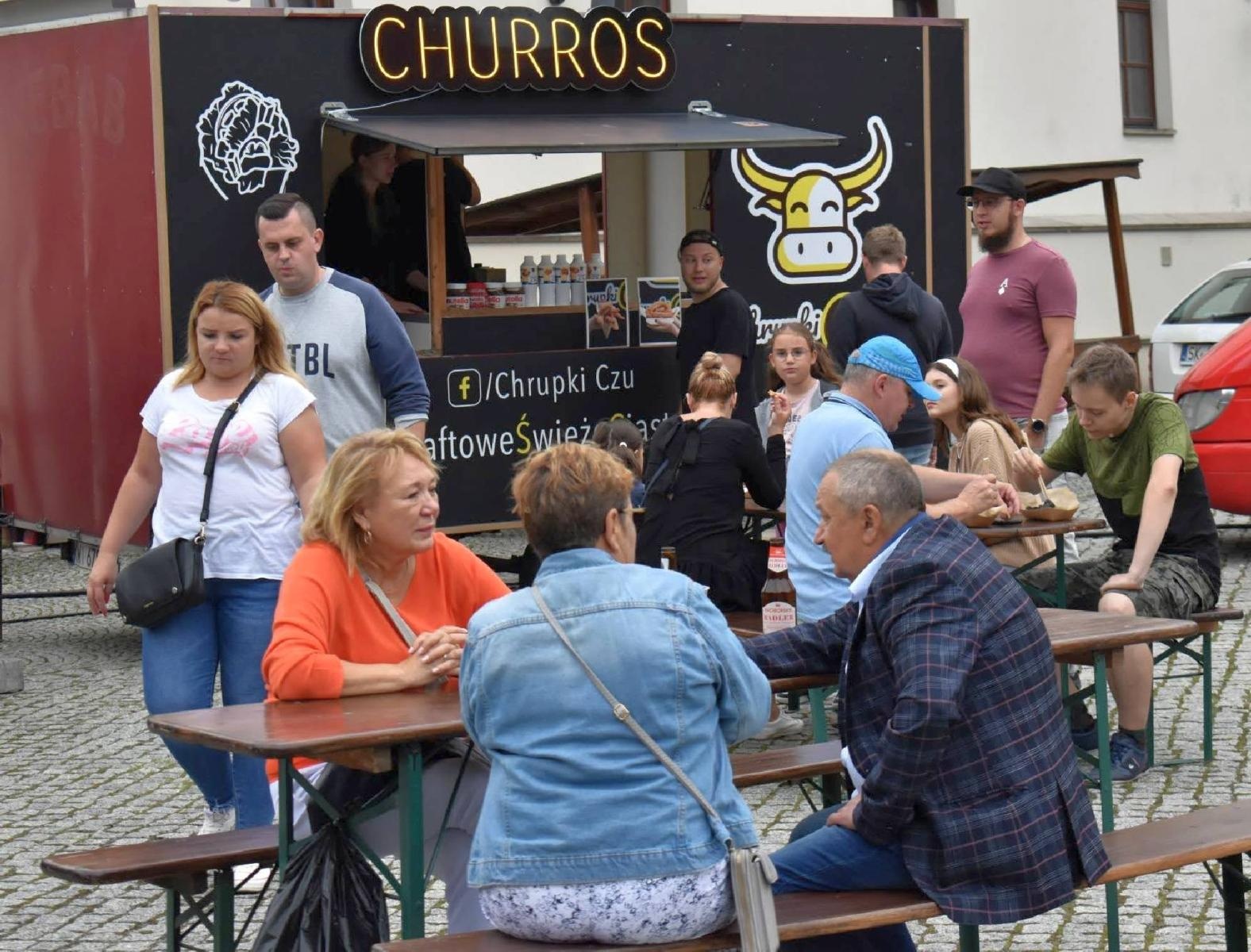 Zdjęcie w galerii na portalu naszraciborz.pl: Na Zamku Piastowskim trwa dwudniowy piknik kulinarny wiadomości z regionu