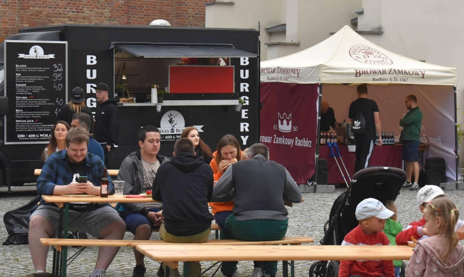 Zdjęcie w galerii na portalu naszraciborz.pl: Na Zamku Piastowskim trwa dwudniowy piknik kulinarny wiadomości z regionu