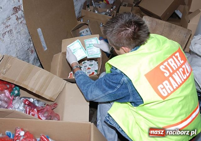 Zdjęcie w galerii na portalu naszraciborz.pl: Pogranicznicy z Raciborza rozbili szajkę wiadomości z regionu