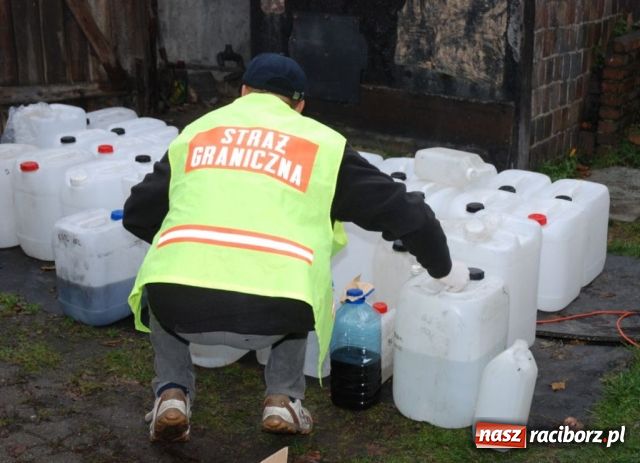 Zdjęcie w galerii na portalu naszraciborz.pl: Pogranicznicy z Raciborza rozbili szajkę wiadomości z regionu