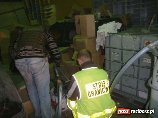 Zdjęcie w galerii na portalu naszraciborz.pl: Pogranicznicy z Raciborza rozbili szajkę wiadomości z regionu