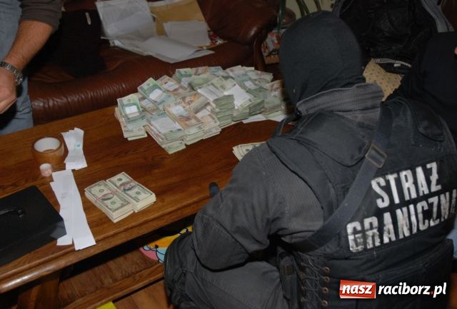 Zdjęcie w galerii na portalu naszraciborz.pl: Pogranicznicy z Raciborza rozbili szajkę wiadomości z regionu