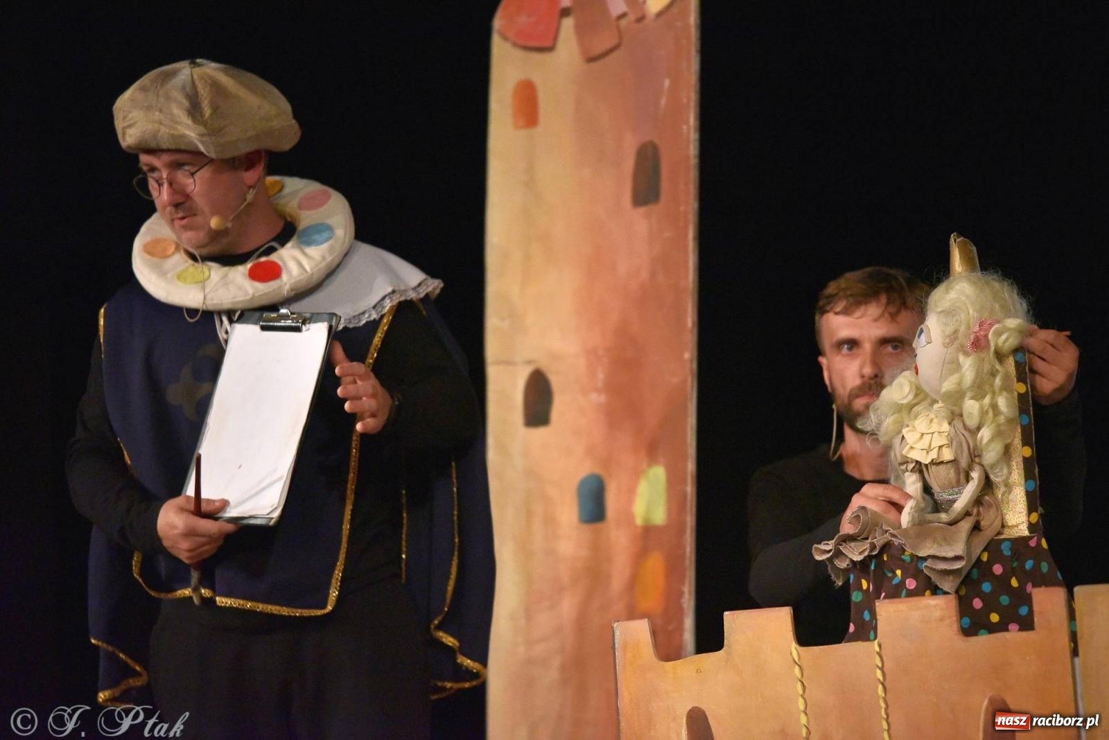 Zdjęcie w galerii na portalu naszraciborz.pl: Wakacyjny piknik teatralny w Strzesze - królewnie i lodowej górze wiadomości z regionu