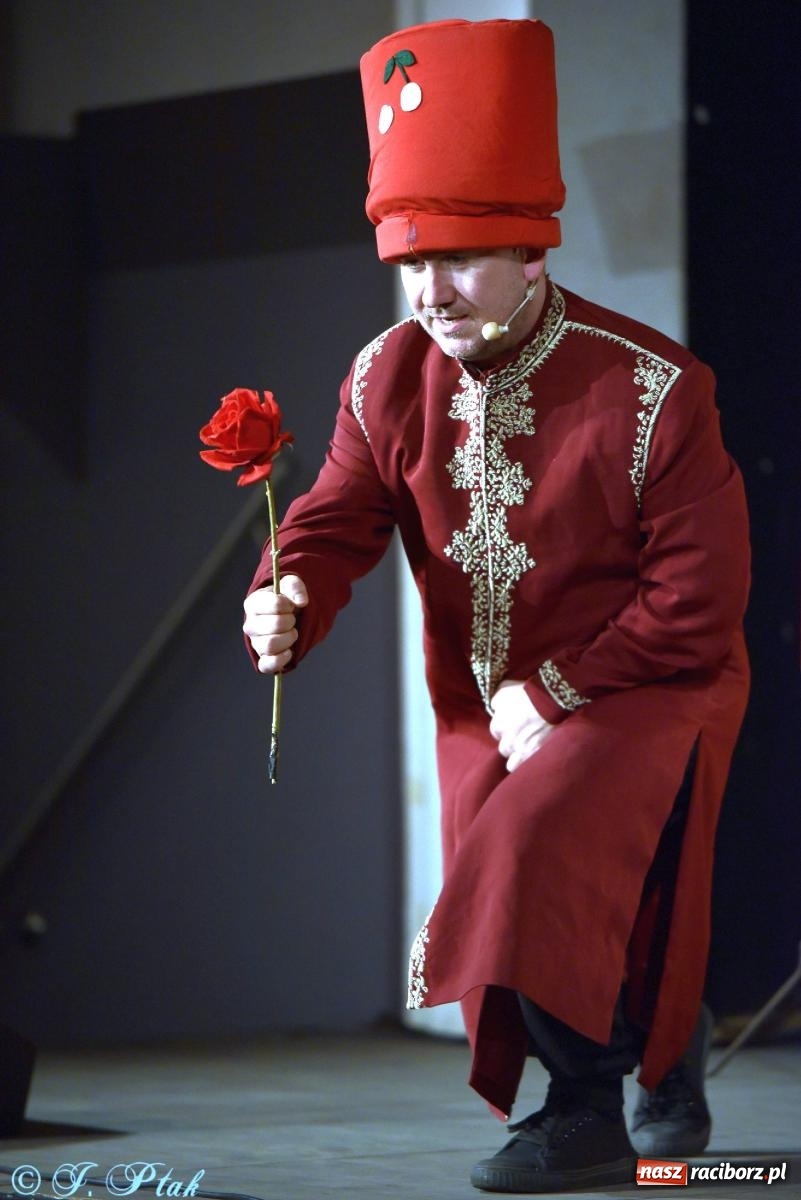 Zdjęcie w galerii na portalu naszraciborz.pl: Wakacyjny piknik teatralny w Strzesze - królewnie i lodowej górze wiadomości z regionu