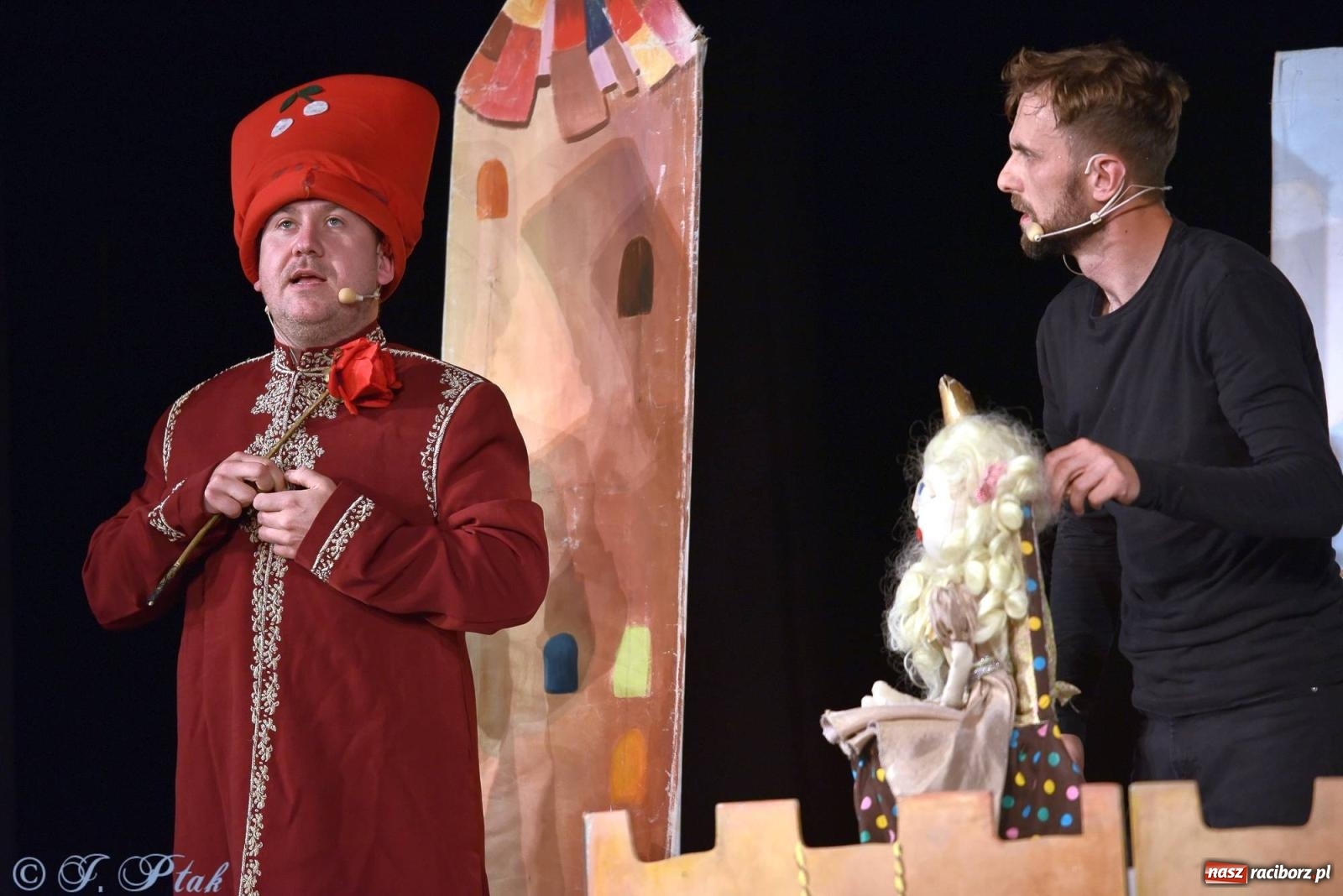 Zdjęcie w galerii na portalu naszraciborz.pl: Wakacyjny piknik teatralny w Strzesze - królewnie i lodowej górze wiadomości z regionu