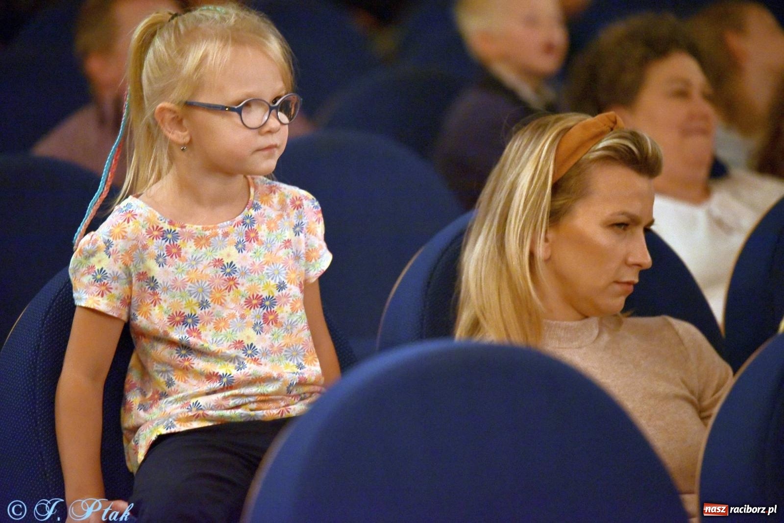 Zdjęcie w galerii na portalu naszraciborz.pl: Wakacyjny piknik teatralny w Strzesze - królewnie i lodowej górze wiadomości z regionu