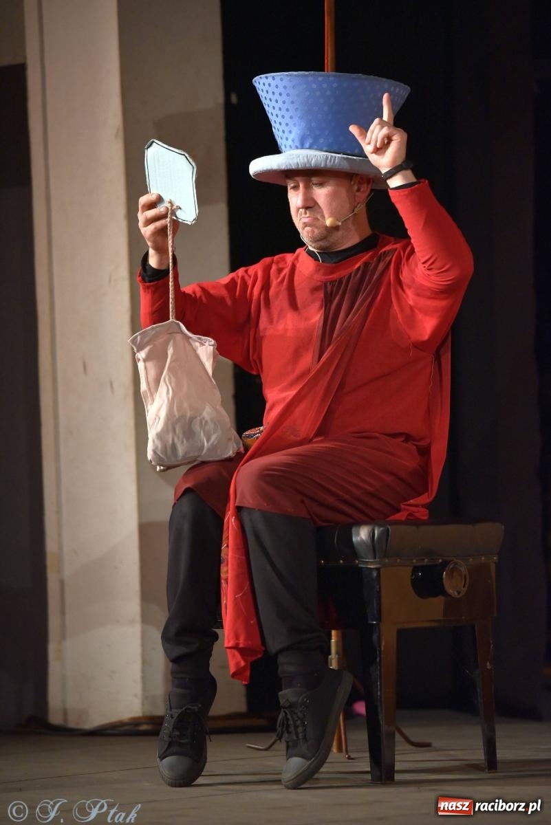 Zdjęcie w galerii na portalu naszraciborz.pl: Wakacyjny piknik teatralny w Strzesze - królewnie i lodowej górze wiadomości z regionu