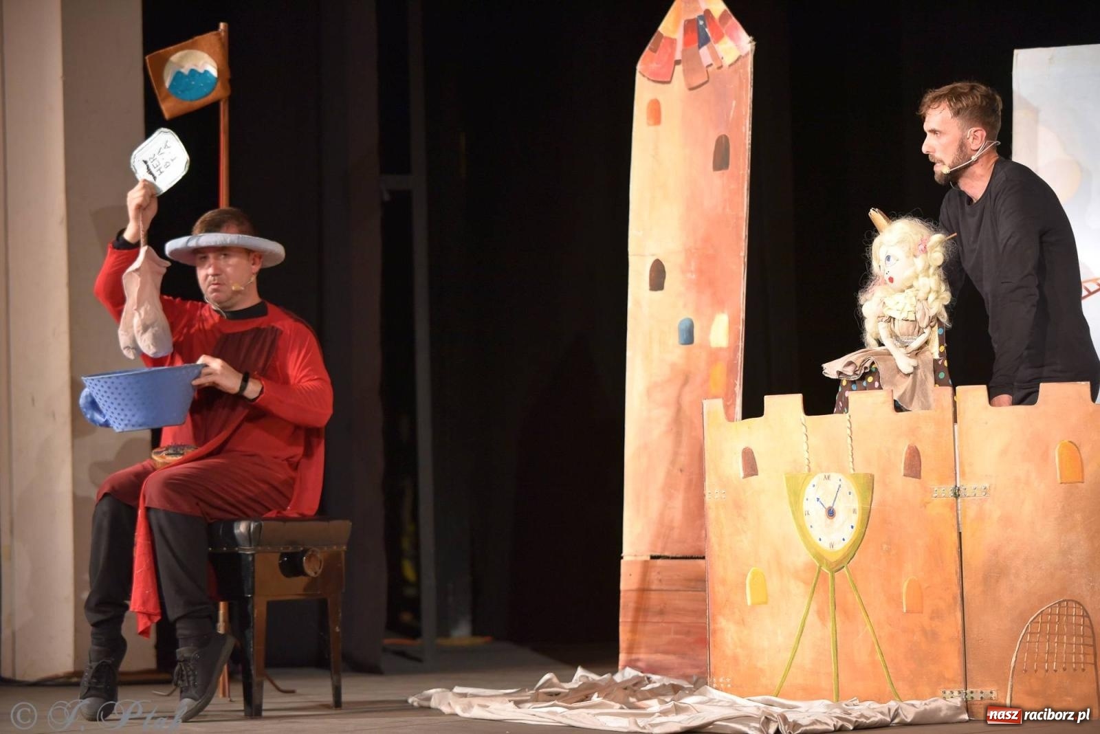 Zdjęcie w galerii na portalu naszraciborz.pl: Wakacyjny piknik teatralny w Strzesze - królewnie i lodowej górze wiadomości z regionu