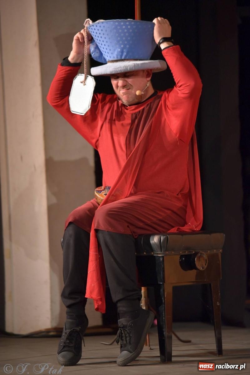 Zdjęcie w galerii na portalu naszraciborz.pl: Wakacyjny piknik teatralny w Strzesze - królewnie i lodowej górze wiadomości z regionu