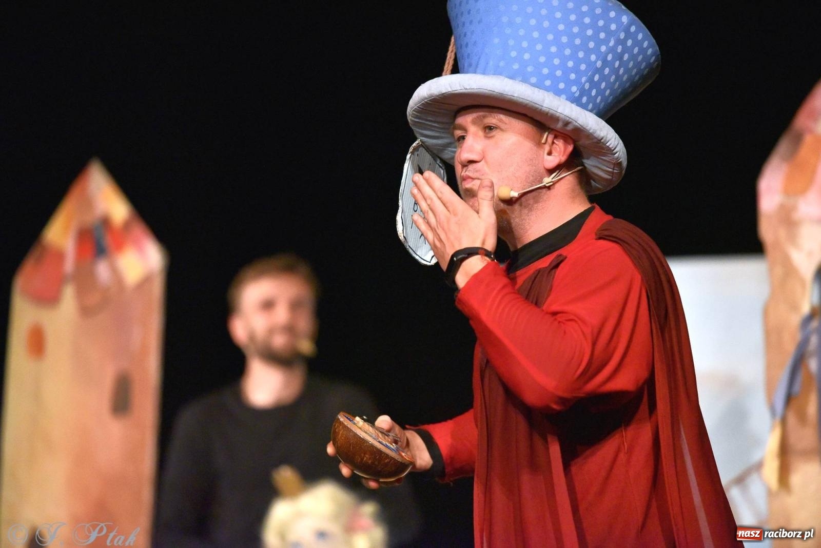 Zdjęcie w galerii na portalu naszraciborz.pl: Wakacyjny piknik teatralny w Strzesze - królewnie i lodowej górze wiadomości z regionu