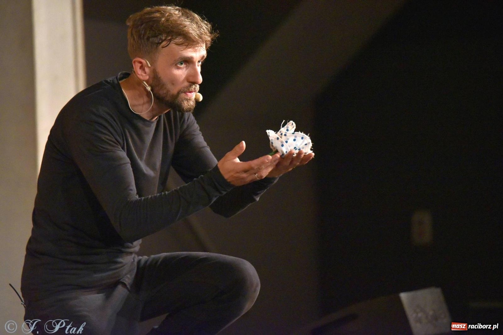 Zdjęcie w galerii na portalu naszraciborz.pl: Wakacyjny piknik teatralny w Strzesze - królewnie i lodowej górze wiadomości z regionu