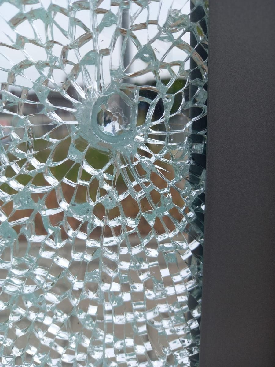 Zdjęcie w galerii na portalu naszraciborz.pl: Ustalono sprawcę dewastacji wiat w gm. Kornowac. Strzelał z wiatrówki wiadomości z regionu