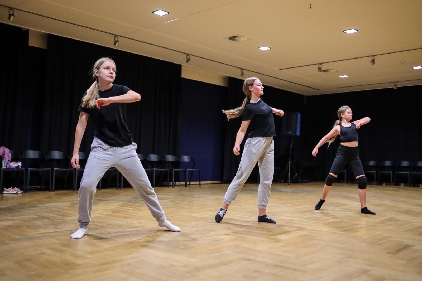 Zdjęcie w galerii na portalu naszraciborz.pl: Taniec współczesny na warsztacie w RCK wiadomości z regionu