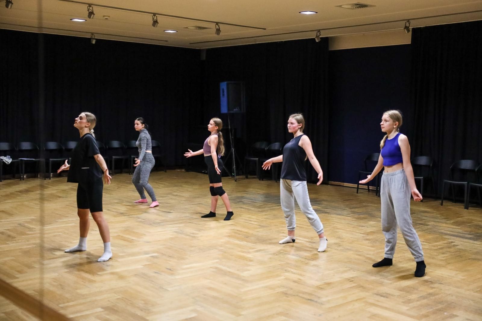 Zdjęcie w galerii na portalu naszraciborz.pl: Taniec współczesny na warsztacie w RCK wiadomości z regionu