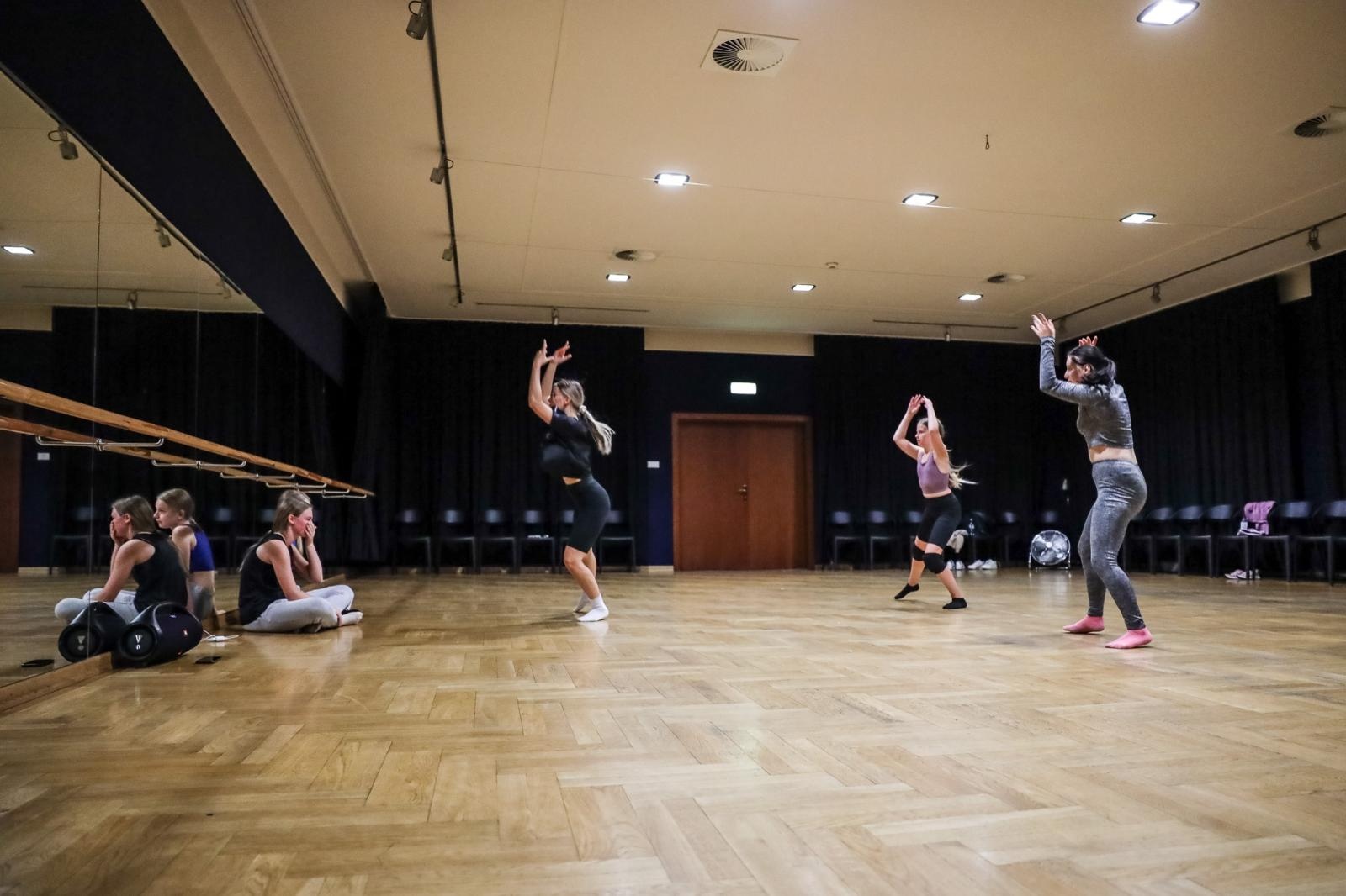 Zdjęcie w galerii na portalu naszraciborz.pl: Taniec współczesny na warsztacie w RCK wiadomości z regionu