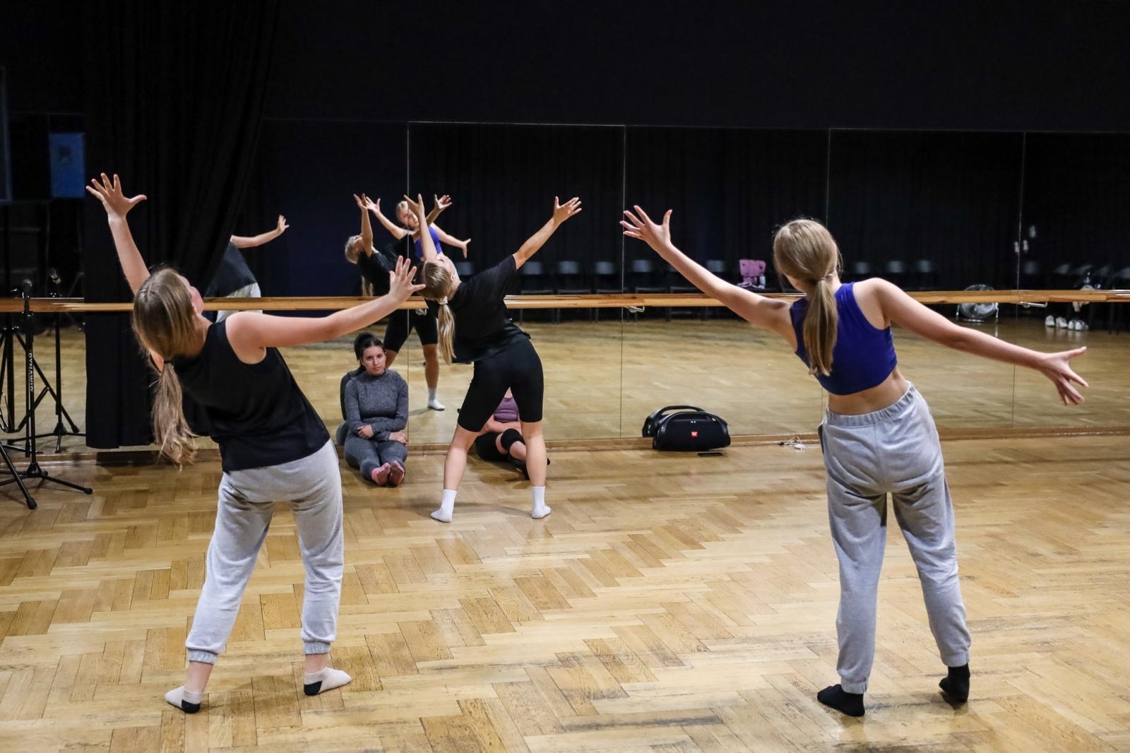 Zdjęcie w galerii na portalu naszraciborz.pl: Taniec współczesny na warsztacie w RCK wiadomości z regionu