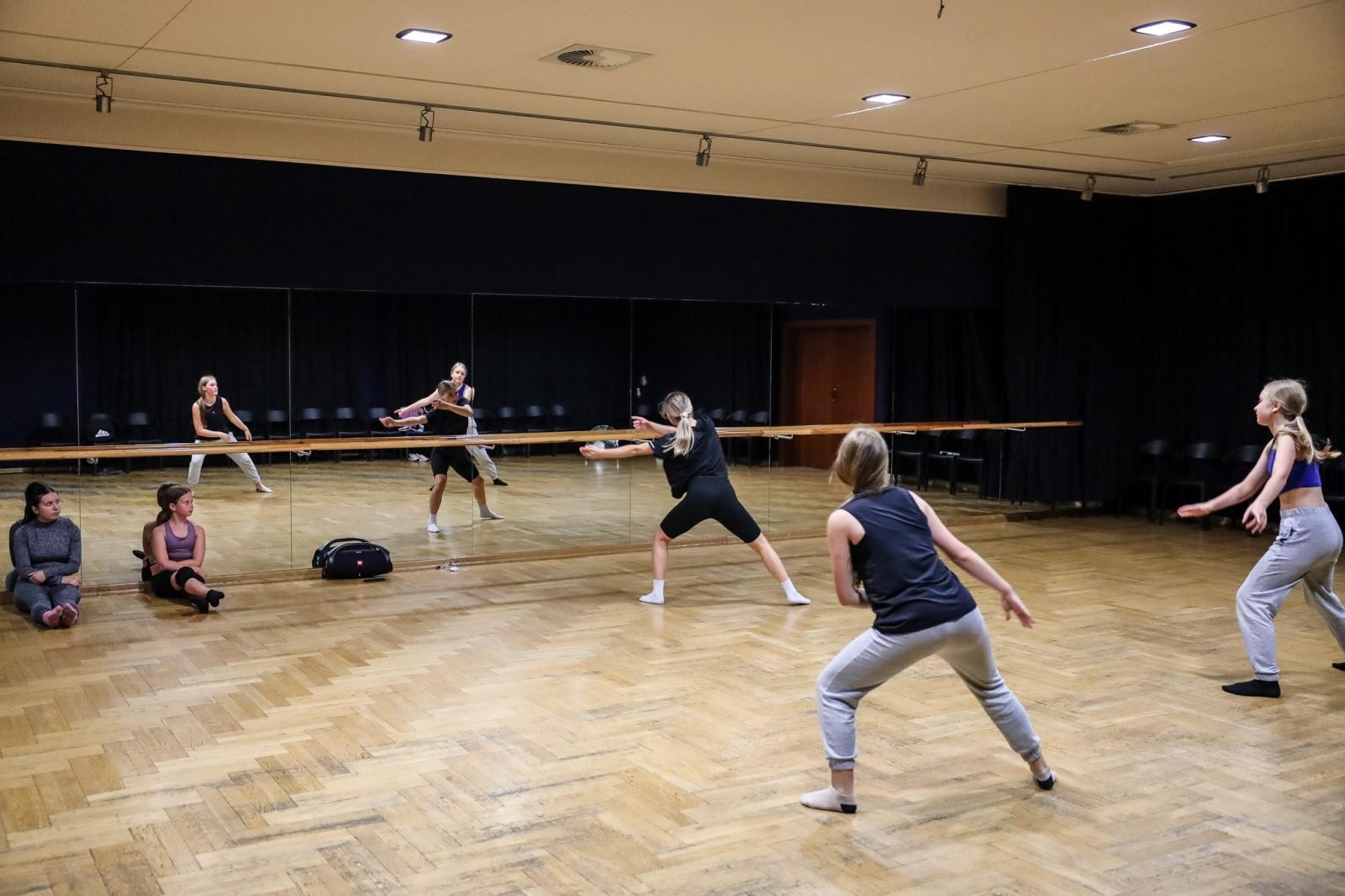 Zdjęcie w galerii na portalu naszraciborz.pl: Taniec współczesny na warsztacie w RCK wiadomości z regionu