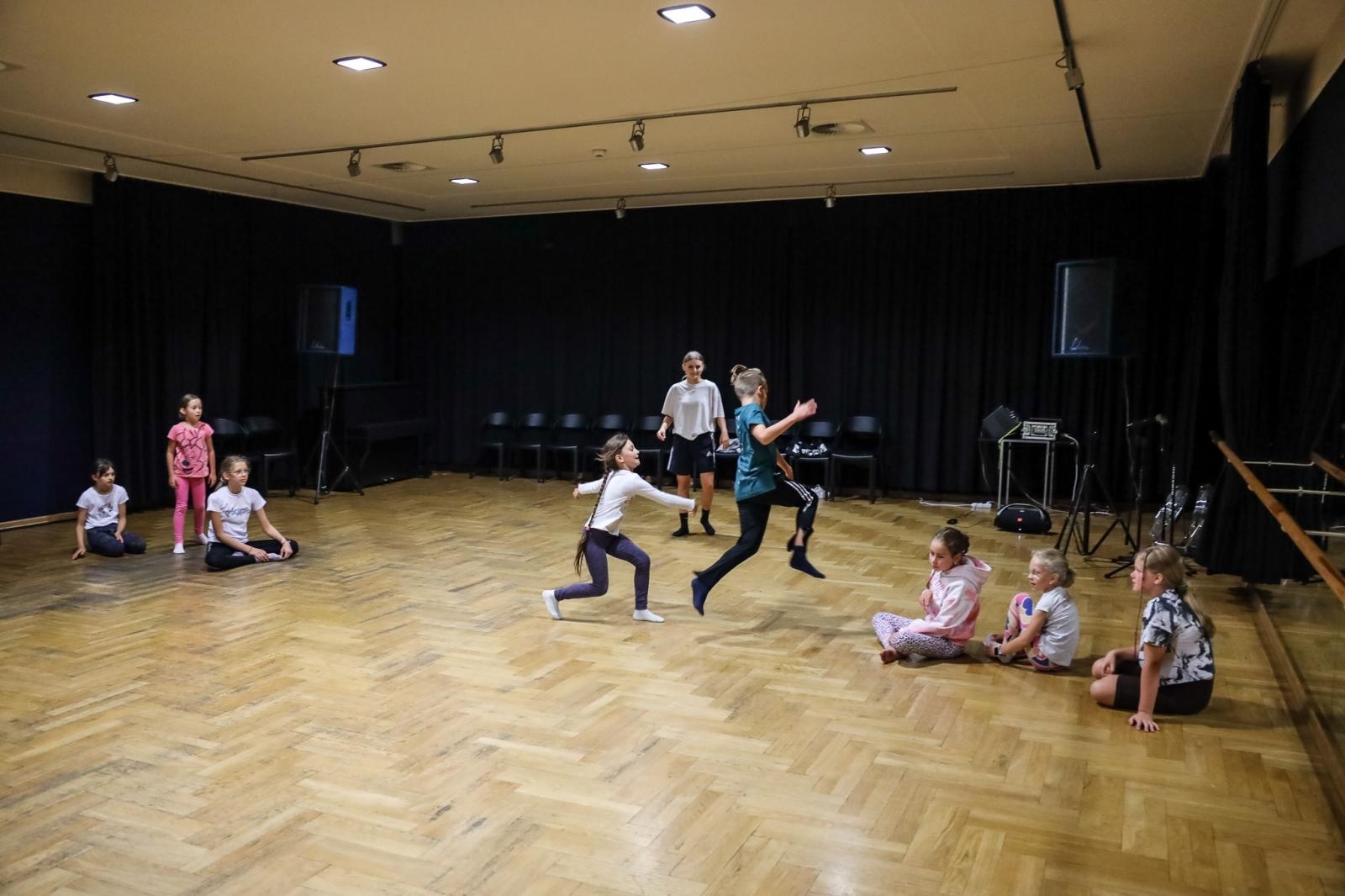 Zdjęcie w galerii na portalu naszraciborz.pl: Taniec współczesny na warsztacie w RCK wiadomości z regionu