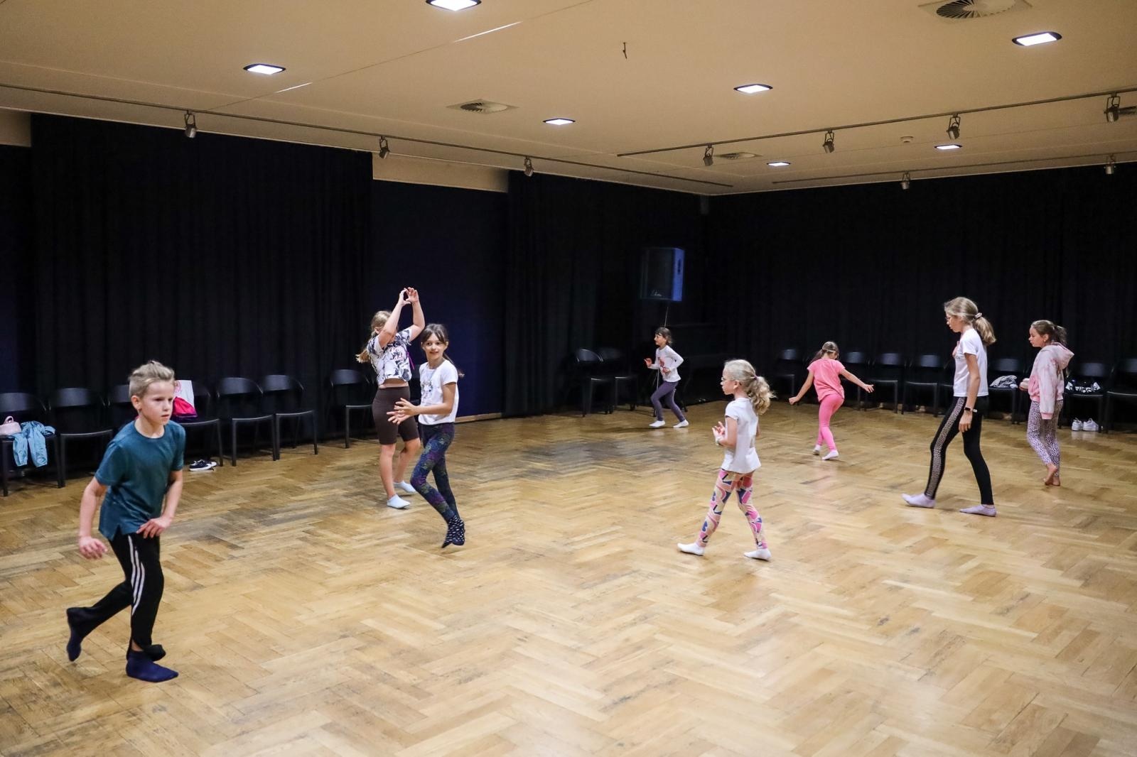 Zdjęcie w galerii na portalu naszraciborz.pl: Taniec współczesny na warsztacie w RCK wiadomości z regionu